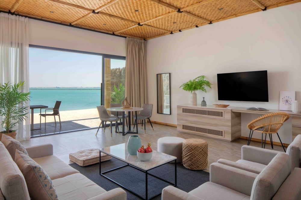 Junior Beach Access Suite, Anantara World Island Dubai Resort 5*