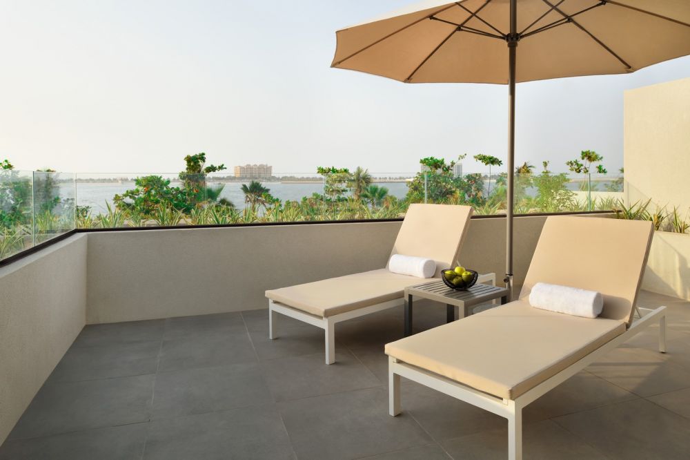 Beachfront Junior Suite, Movenpick Resort Al Marjan Island 5*