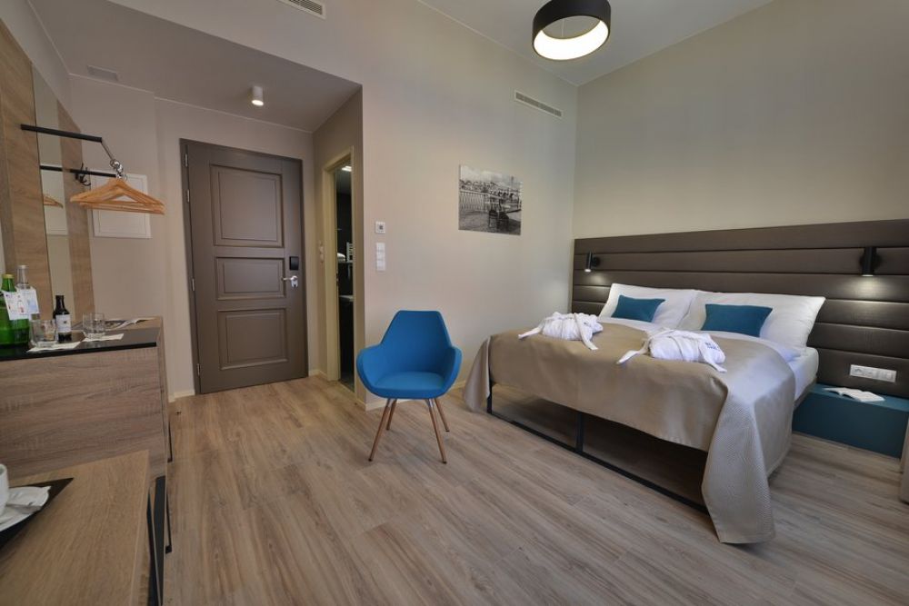 Double Standard, New Town Ea Hotel 4*
