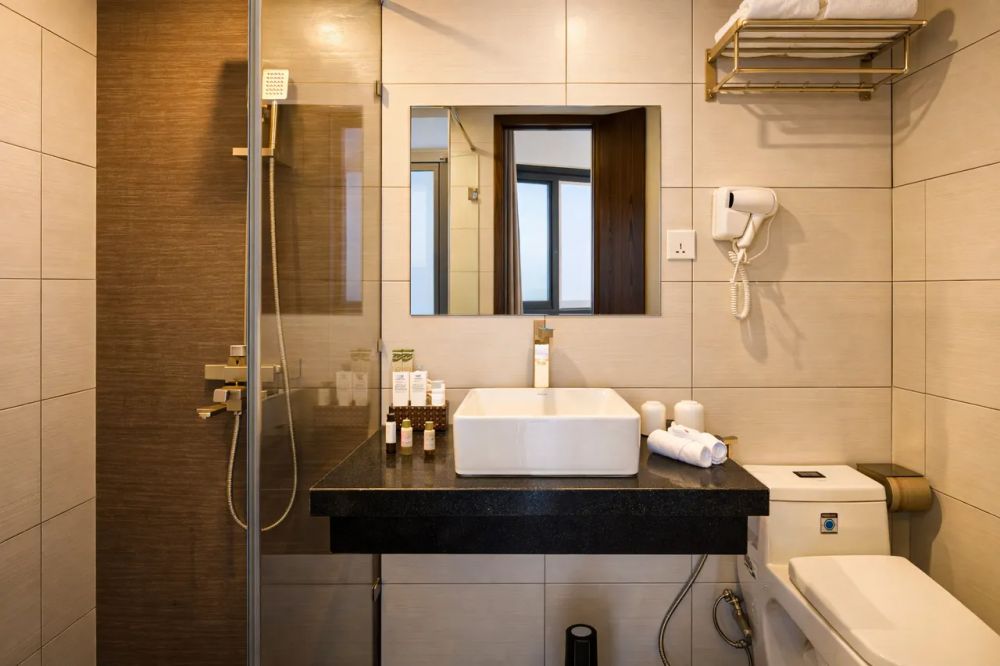 Senior Twin with Balcony, Meriton Nha Trang Hotel 4*
