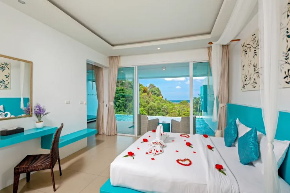 Partial Deluxe Seaview Pool Suite, Amala Grand Bleu Resort 4*