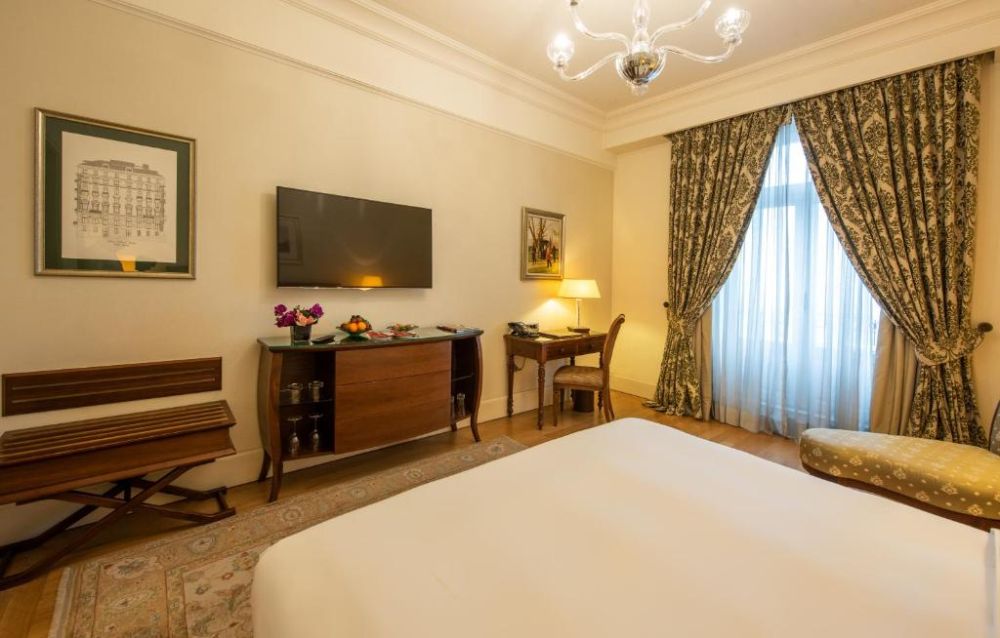 Deluxe Golden Horn Room, Pera Palace Hotel 5*
