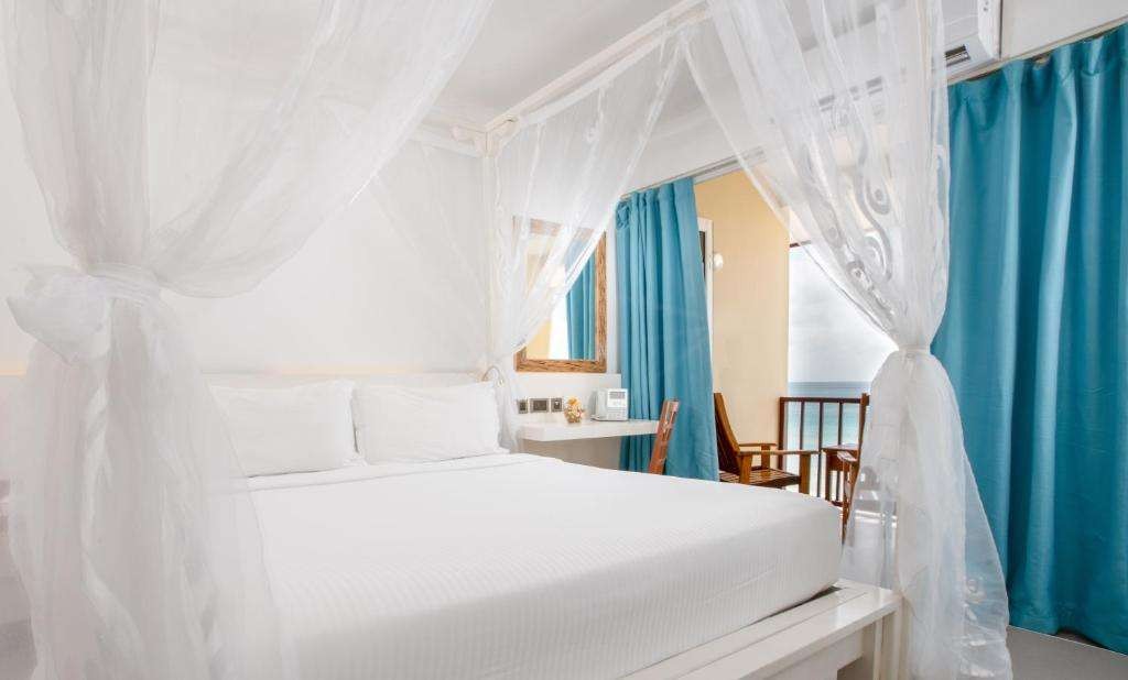 Silhouette Honeymoon Room, Coral Strand Hotel 4*