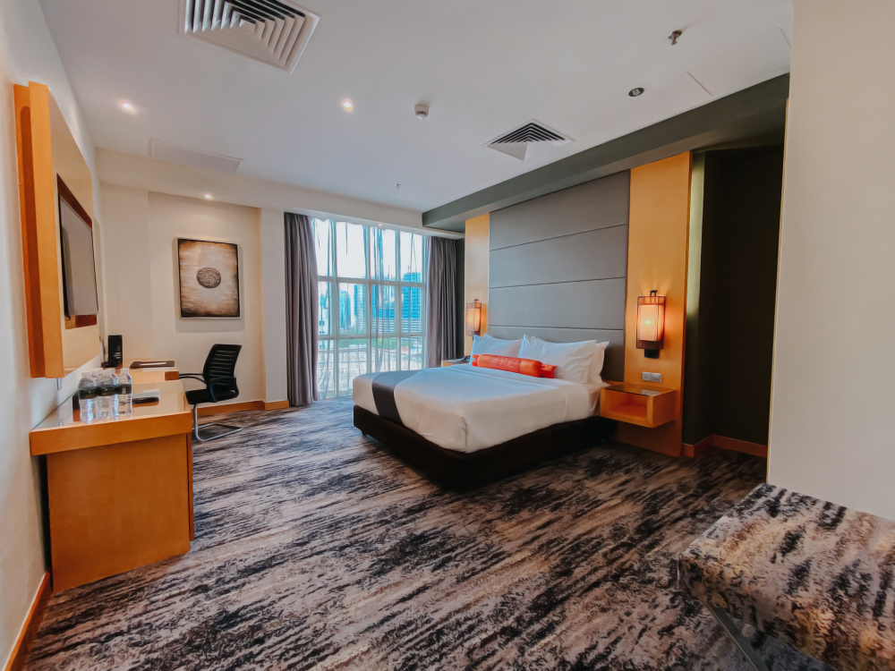 Premier King Suite (City View), The Waterfront Hotel Kuching 3*