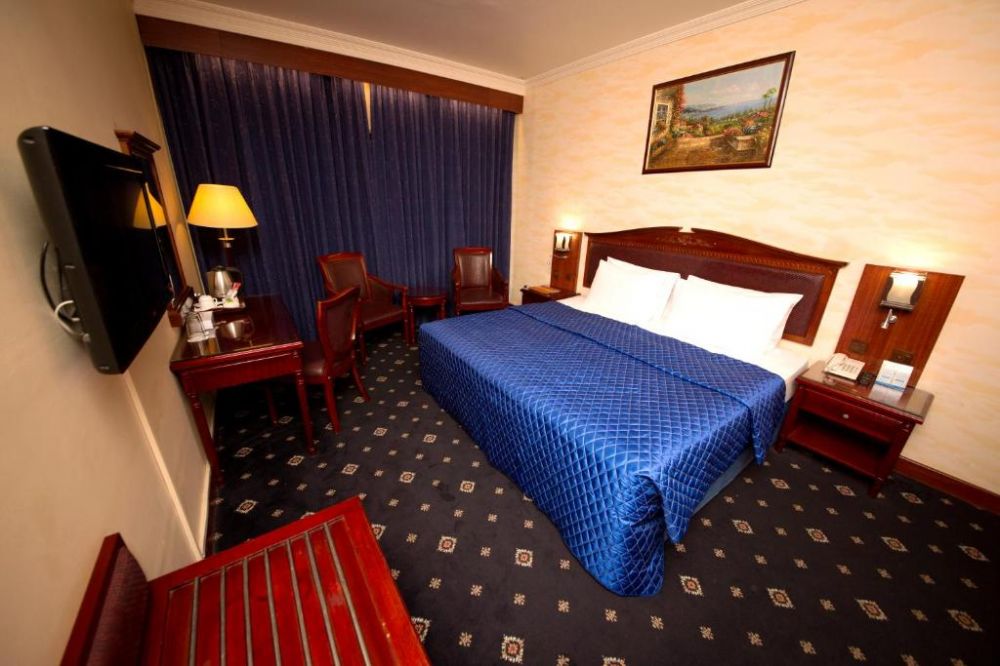 Deluxe Room, Mount Royal Hotel 2*