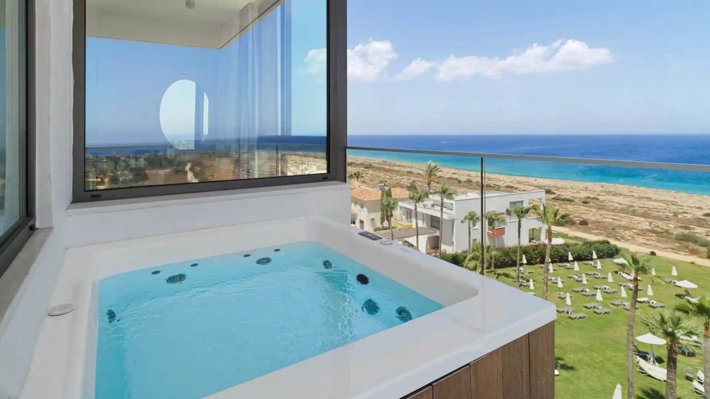 Junior Suite with Outdoor Hot Tub, Leonardo Crystal Cove Protaras (Adults Only 16+) 4*