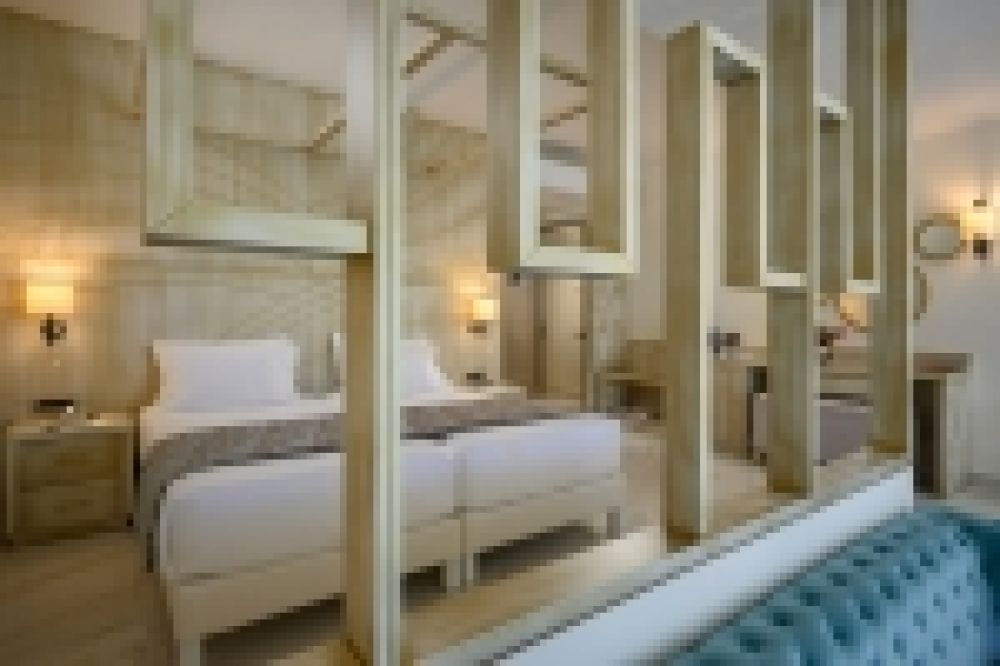 Junior suite with limited sea view and private pool, Vantaris Palace 4*