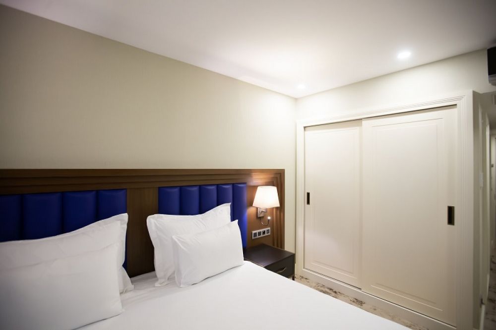 Deluxe King Room with Balcony, Ramada Plaza By Wyndham Istanbul Sultanahmet 5*