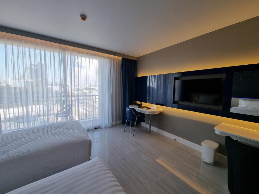 Superior Room Dee Tower, Discovery Beach Hotel 4*