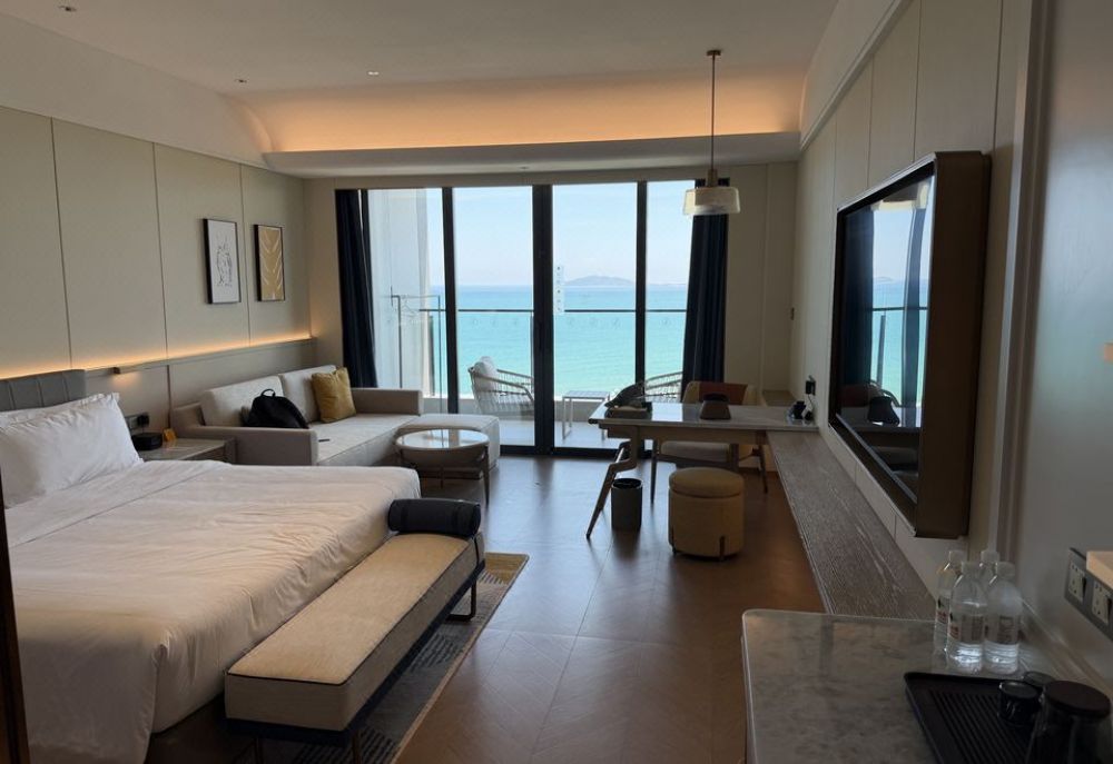 1 King Standard Ocean View with Balcony, Voco Sanya Bay 5*