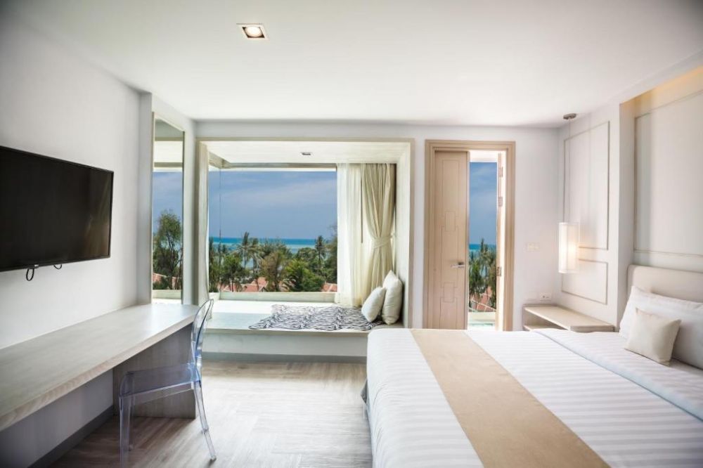 Deluxe Partial Sea View, The Bloc Hotel 4*