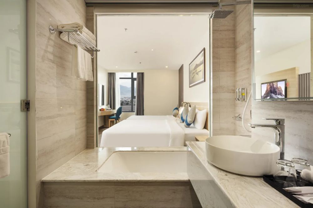 Deluxe Triple City View, Lucky Sun Hotel 4*