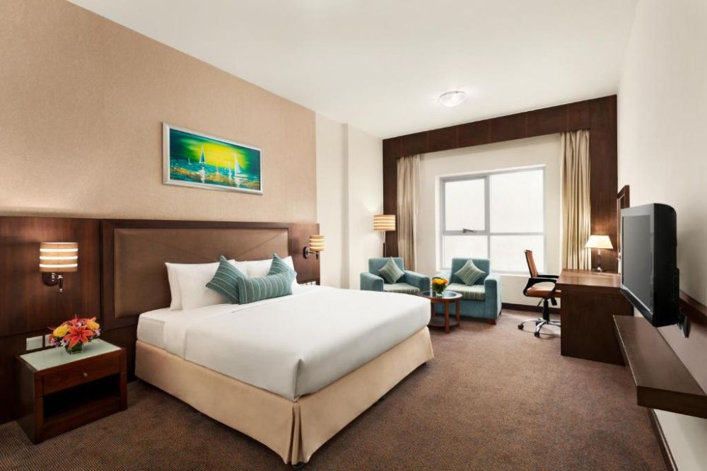 King superior bedroom, Ramada By Wyndham Dubai Deira 4*