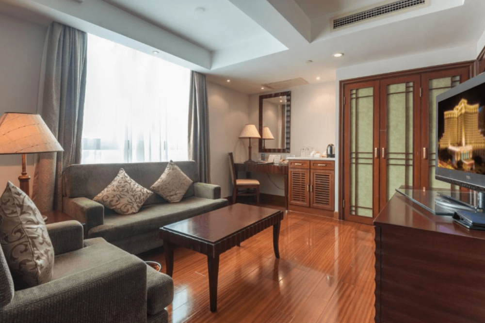 Deluxe Mountain View Suite Room, Baohong Hotel 4*