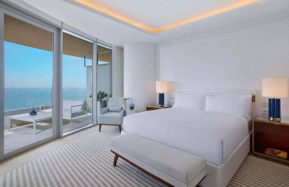 Deluxe One-Bedroom Corner Suite, Waldorf Astoria Lusai 5*