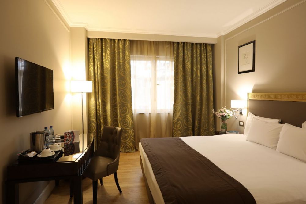 Large Room, Grand Hotel Yerevan 5*