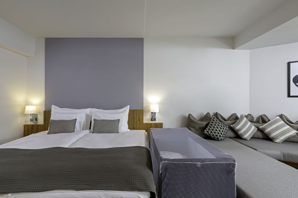Happy Baby Studio, Sunwing Kamala Beach 4*