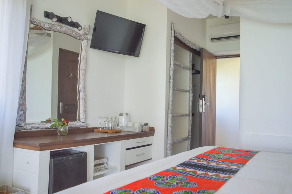 Standard Room, Bahari Beach Hotel 4*