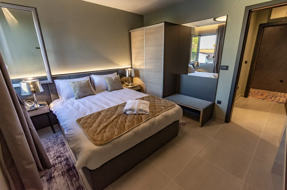 1 Bedroom Raffaelo Suite Park View, Kruso Garni Hotel 4*