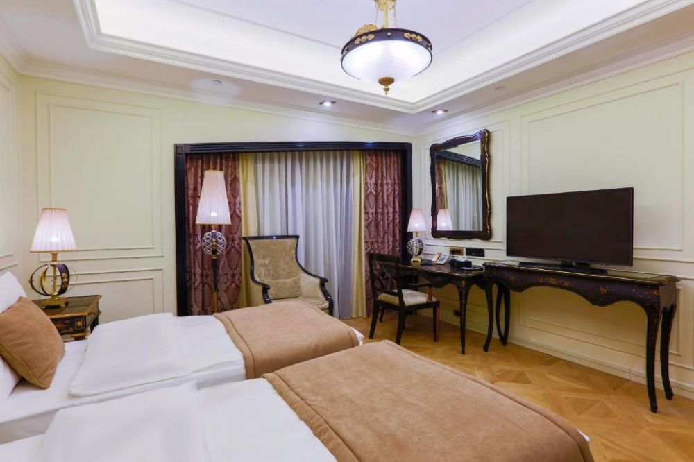 Deluxe Room, Golden Palace 5*