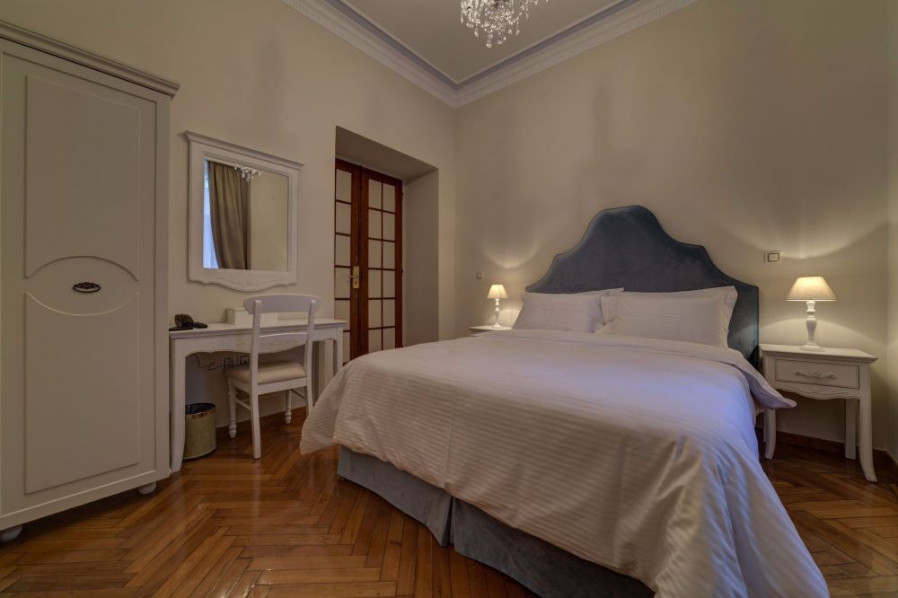 Comfort Room, Home & Poetry Hotel 4*