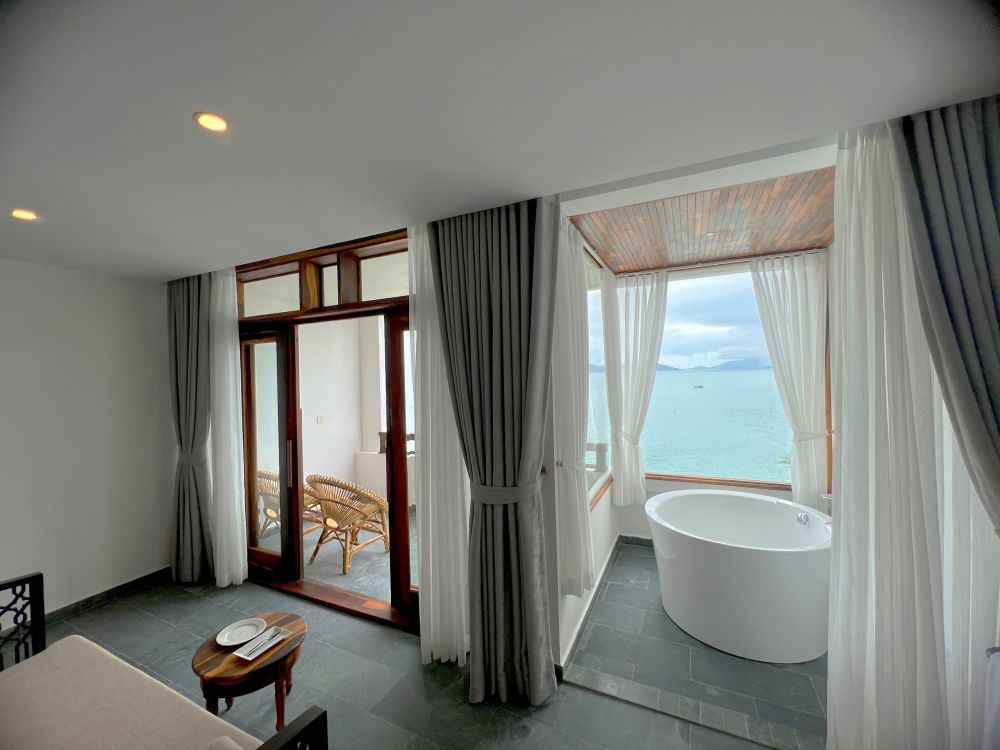 Premier Executive Ocean Suite, Alibu Resort Nha Trang 5*