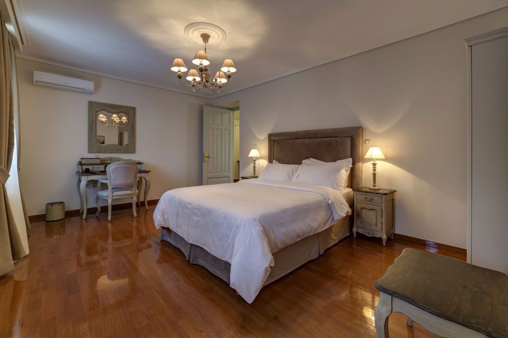 Comfort Room, Home & Poetry Hotel 4*