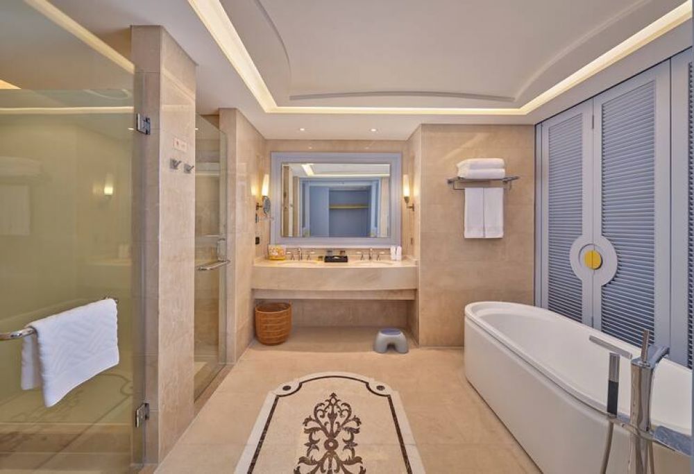 Twin Family Room Sea View, DoubleTree by Hilton Sanya Bay 3*