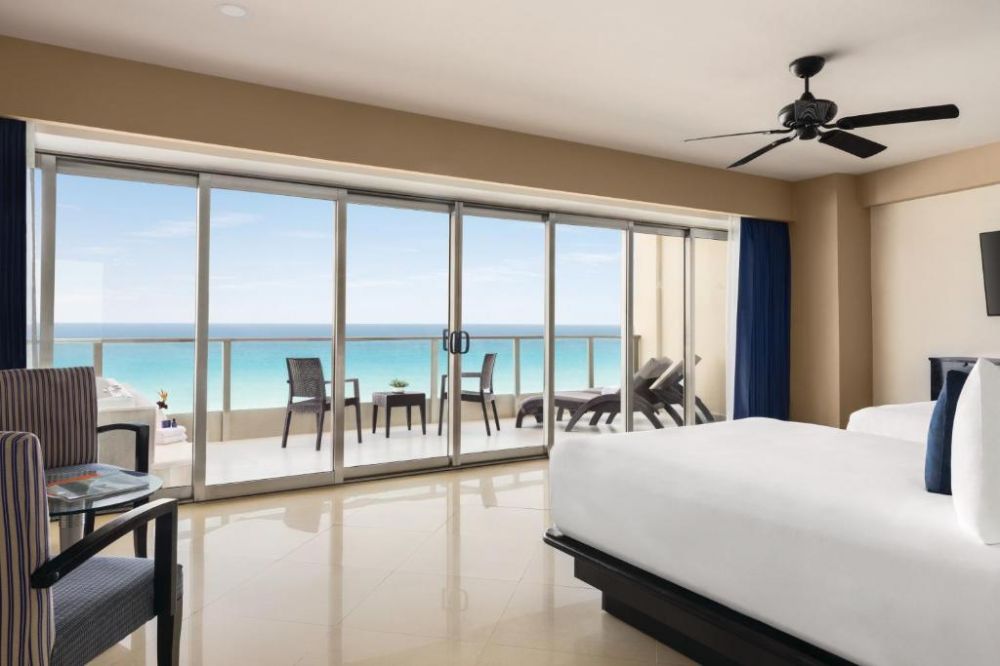 Ocean Front Suite with Jacuzzi, Seadust Cancun Family Resort 5*