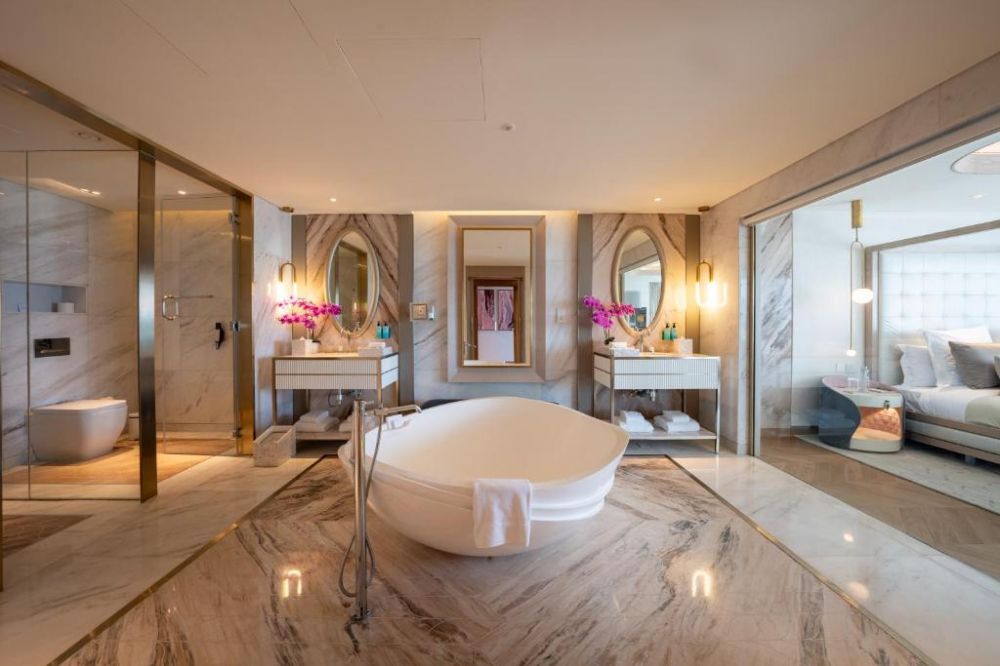 EPIC Three-Bedroom Pool Party Suite with XL Pool, Five Luxe JBR 5*
