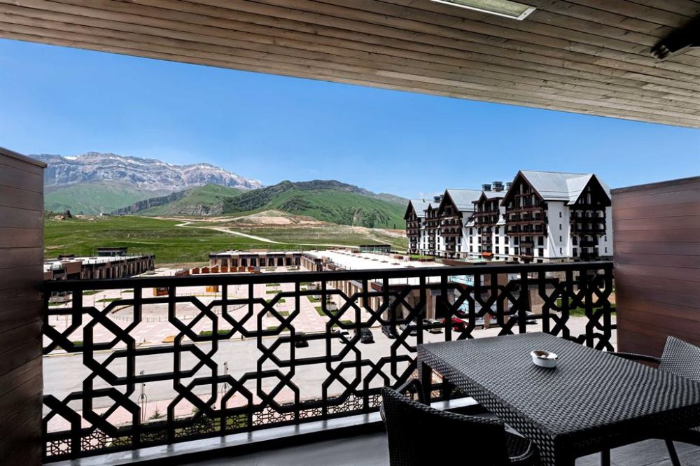 Deluxe Plaza View/ Mountain View, Shahdag Hotel & Spa 5*