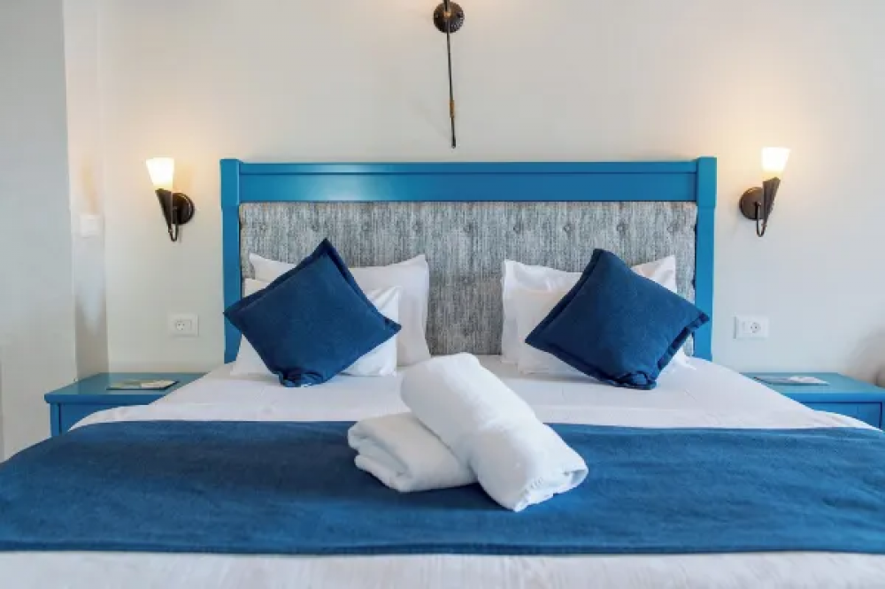 Double Room, Conte 4*