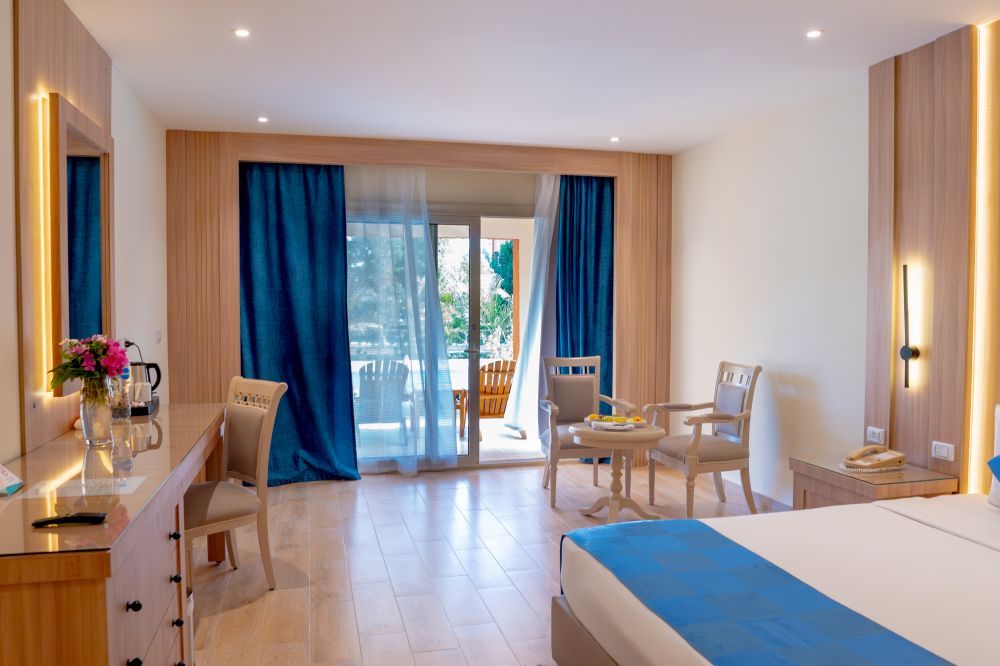 Swim-Up Room, Caribbean World Resort 5*