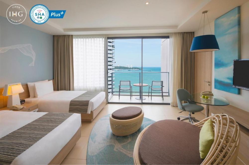 Standard With Club Access | Executive Tower, Holiday Inn Pattaya 4*