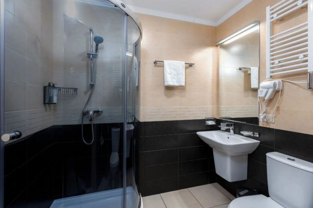 Family Room, Kalasi 4*