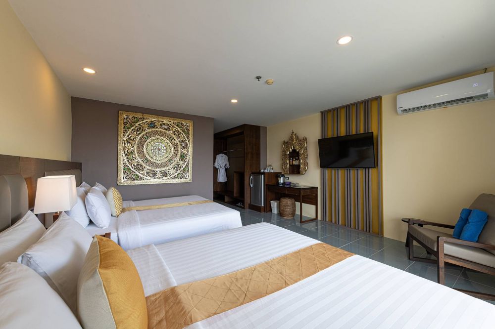 Deluxe SV, Blue Beach Grand Resort And Spa (ex. Chalong Beach Hotel & Spa) 4*