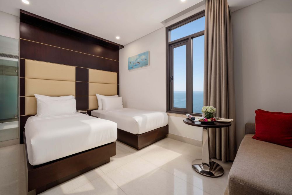 Senior Deluxe, Holiday Beach Hotel Danang 4*