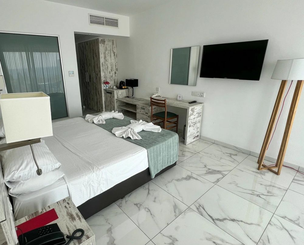 Swim Up Room, Freij Resort 4*