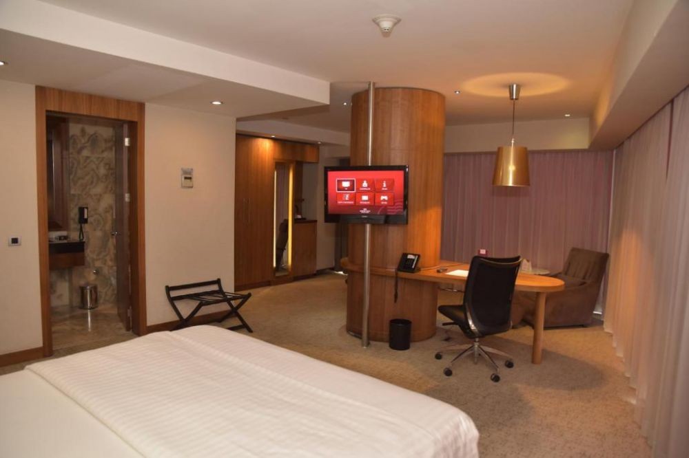 Superior Room, Crowne Plaza Istanbul Harbiye 5*