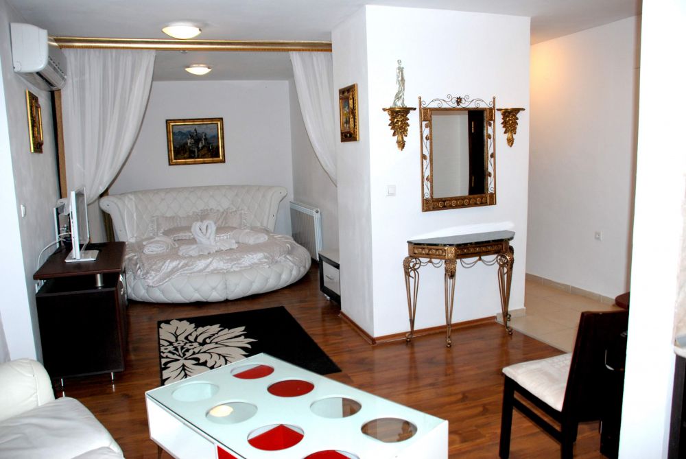 Two-Bedroom Apartment, Elegant Lux 4*