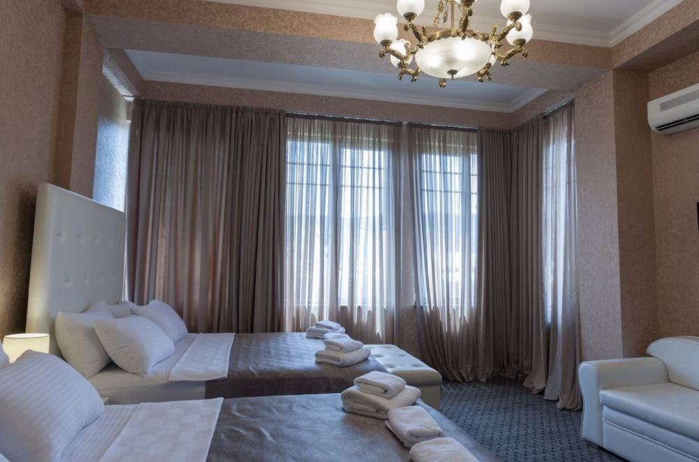 Family Room, Piazza Tbilisi 3*