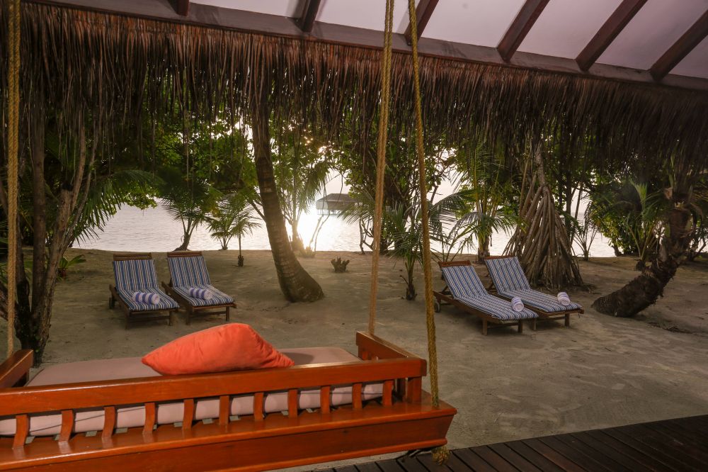 Beach Villa, Medhufushi Island Resort 4*