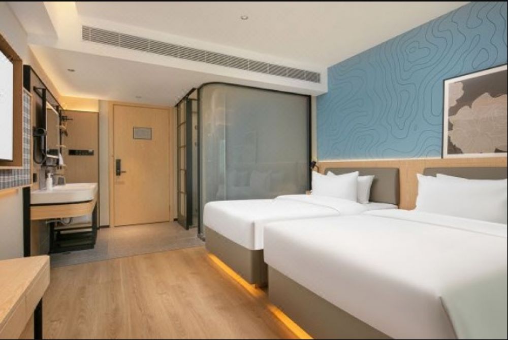 Deluxe, Country Inn & Suites By Radission Guangzhou 4*