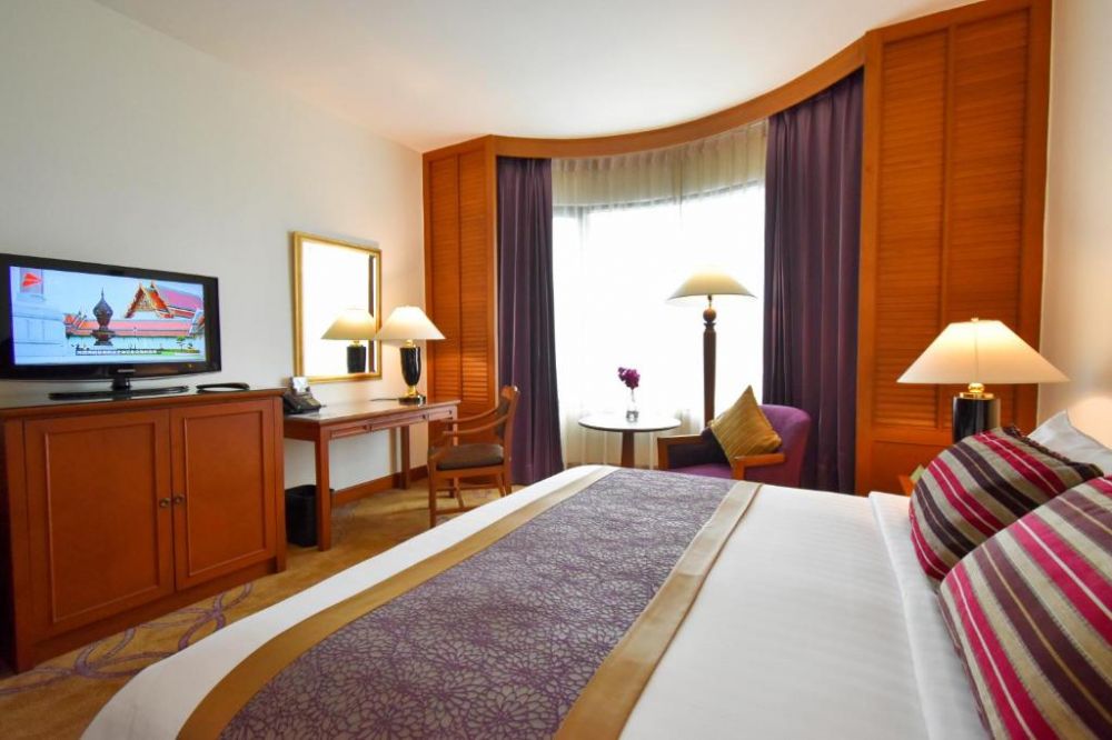 Deluxe Room, Century Park Hotel Bangkok 4*