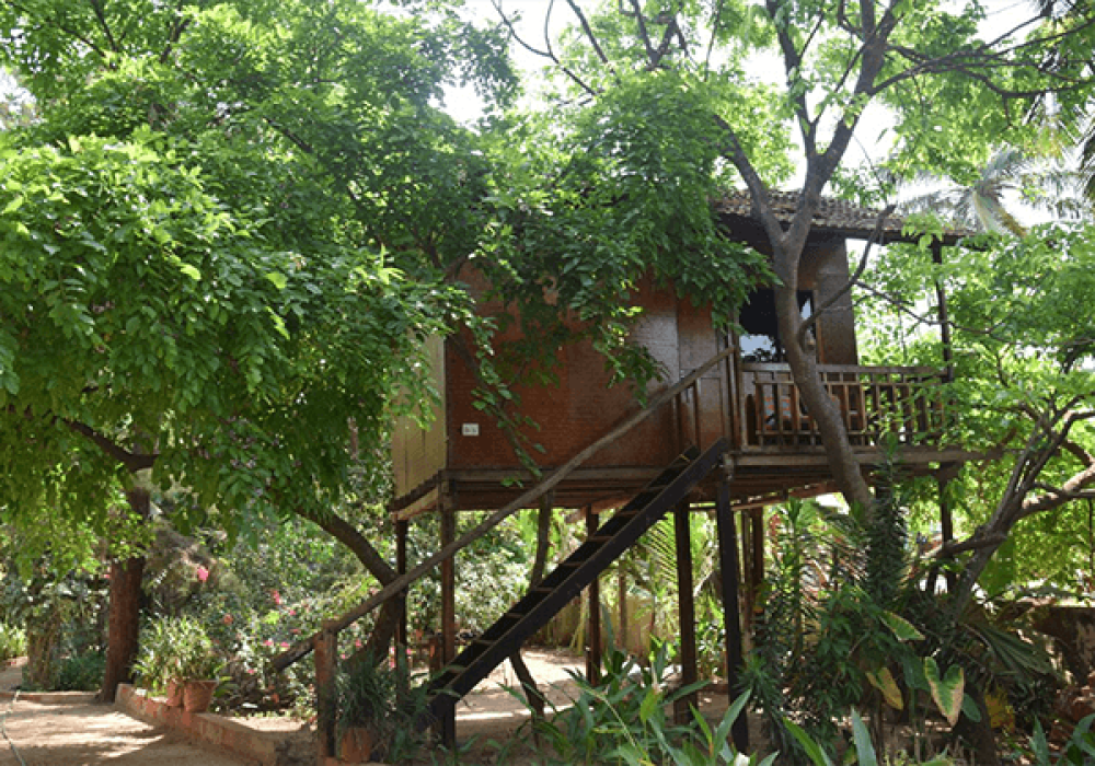 Treehouse Huts On The Beach With Attached Toilet/Bathroom AС, Goan Cafe Beach Resort Guest House 