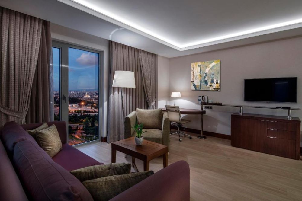 Corner Room, Doubletree By Hilton Istanbul Topkapi 5*