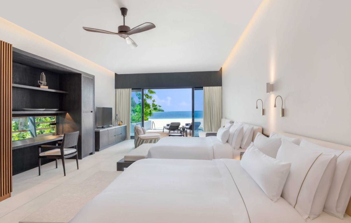 Heavenly Beach Residence Pool, The Westin Maldives Miriandhoo Resort 5*