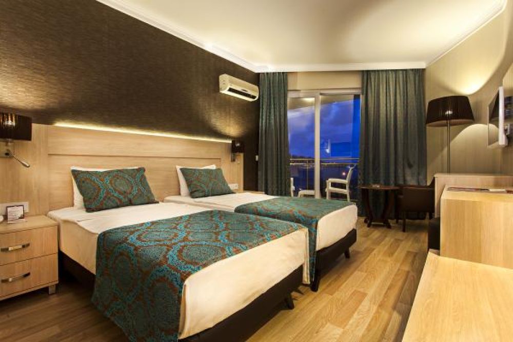Standard Room, Parador Suite Hotel 4*