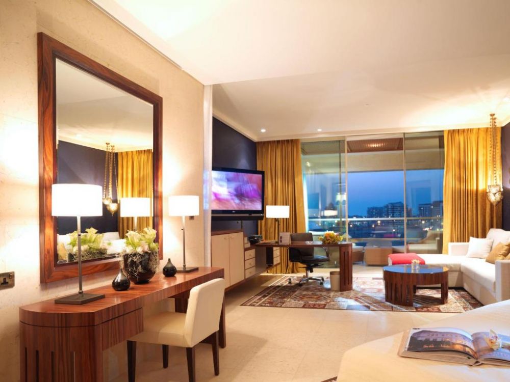 Raffles Club Room/ Dubai Skyline, Raffles Dubai 5*