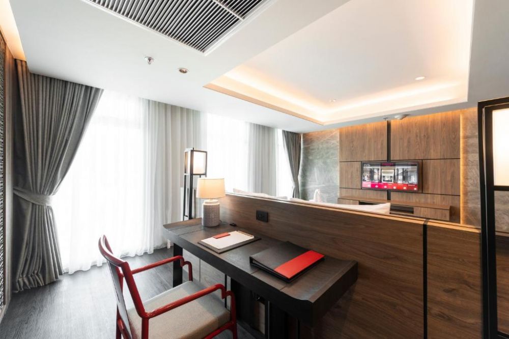 One Bedroom Suite, Ramada Plaza By Wyndham Chao Fah 5*